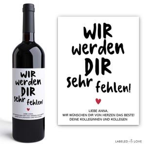 Könnte beinhalten: Ein Weinetikett mit dem Text "WIR werden DIR sehr fehlen!" und "LIEBE ANNA, WIR WÜNSCHEN DIR VON HERZEN DAS BESTE! DEINE KOLLEGINNEN UND KOLLEGEN".