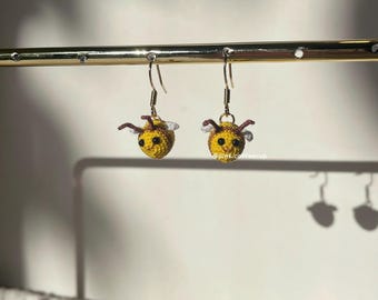 Mikro gehäkelte handgemachte Bubble Bienen Ohrringe, niedliche Ohrschmuck, Schmuck, Geburtstagsgeschenke, Weihnachtsgeschenke
