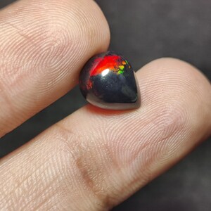 Opal Cabochon Edelstein, Multi Feueropal, Welo Feueropal, schwarzer äthiopischer Opal Cabochon, Opal Cabochon, Herzform Größe 12X10X6 MM Ct 2,60