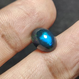 Multi Feueropal, Welo Feueropal, schwarzer äthiopischer Opal Cabochon, Opal Cabochon, Opal Cabochon Edelstein, ovale Form Größe 11x8x6 MM Ct 2.40
