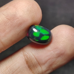 Welo Feueropal, schwarzer äthiopischer Opalcabochon, Opalcabochon, Opalcabochon Edelstein, Multifeueropal, ovale Formgröße 12X8X5MM Ct 2,70