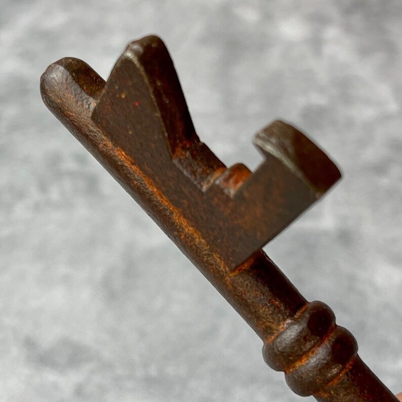 Bordello Key (5") image 5
