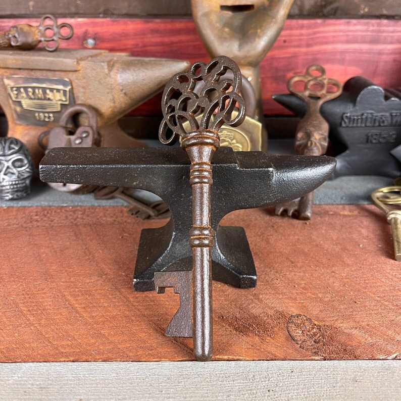 Bordello Key (5") image 7