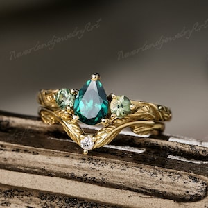 Unique Emerald Engagement Ring Set Vintage Green Sapphire Cluster Leaf Engraved Wedding Ring Diamond Curved Yellow Gold Wedding Band For Her