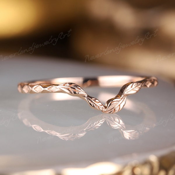 Vintage Leaf wedding band Unique 14k solid gold wedding band Leaf floral stacking matching ring Nature inspired band Handmade Stackable ring