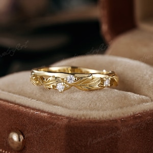 Vintage Leaf Diamond Engagement Ring Nature Inspired Leaf Gold Wedding Ring Hand Engraving Ring Moissanite Wedding Band Handmade Jewelry