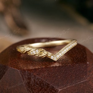 Vintage Diamond Leaf Wedding Ring Nature Inspired Leaf Gold Wedding Band Moissanite Pave Curved Stacking Wedding Band Promise Ring For Women