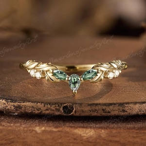 Vintage Green Sapphire Wedding Band Gold Rings Curved Wedding Band Nature Inspired Ring Matching Stacking Ring Anniversary Gift For Her