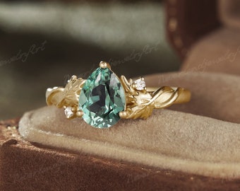 Anillo de compromiso de zafiro verde con corte de pera, anillo de boda de oro Floral con hoja inspirada, anillo de promesa grabado hecho a mano con racimo de diamantes para mujer