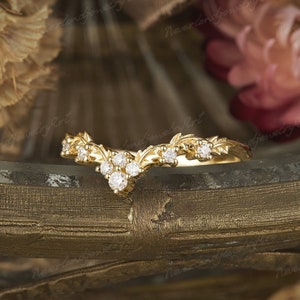 Dainty Diamond Leaf Wedding Band Nature Inspired Leaf Handmade Wedding Ring Vintage Moissanite Gold Curved Stacking Wedding Band For Women
