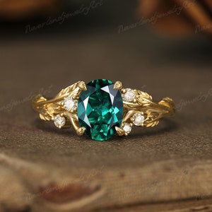 Vintage Emerald Engagement Ring Nature  Inspired Leaf Engraving Wedding Ring Handmade Jewelry Diamond Cluster Lear Promise Ring For Women