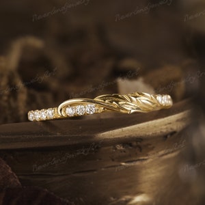 Vintage Yellow Gold Diamond Wedding Band Nature Inspired Leaf Wedding Band Stacking Ring Matching Ring Cluster Diamond Ring Anniversary Gift