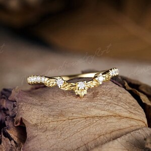 Vintage Diamond Leaf Wedding Ring Nature Inspired Leaf Engraving Wedding Band Moissanite Gold Curved Stacking Wedding Rings For Women