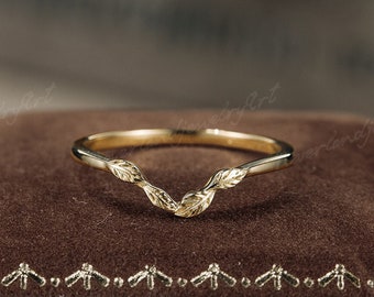 Leaf Wedding Band Vintage solid gold wedding band Unique stacking matching Hand Engraved ring Nature inspired Leaf band Handmade Jewelry
