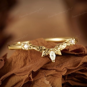 Vintage Leaf Diamond Wedding Ring Yellow Gold Cluster Diamond Curved Wedding Band Nature Inspired Leaf Stacking Ring Promise For Her