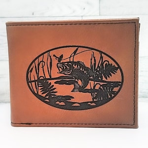 Cartera plegable de cuero grabada para pesca de lubina