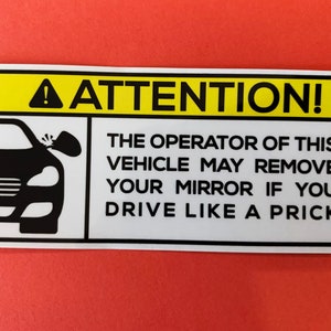 Achtung der Fahrer dieses Fahrzeuges Aufkleber Die Cut für Motorräder, Helme, Roller, Autos & Geschenke