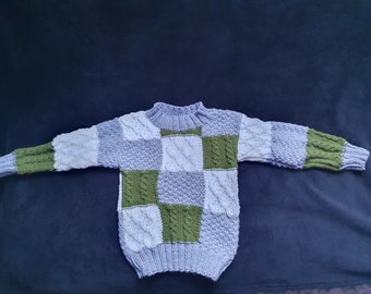 Handgestrickter Kinderpullover ab ca. 4 Jahre in grau, grün und weiß