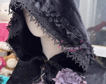 Cape noire en dentelle Cape à capuche noire de sorcière avec broche rose violette Cape courte noire en velours Cape Lolita Cape de bal d'Halloween