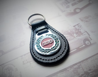 Classic Mini Cooper S Racing Rover Sport 500 BMW JCW Leder Schlüsselanhänger Kette Fob 1275 Emaille Mpi Works BMC Special Tuning Mk1 Geschenk für Ihn