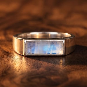 Naturlig blå månstensring, herrring, 925 sterlingsilverring, vigselring, stavslipad ring, signetring, jubileumsring, present till honom