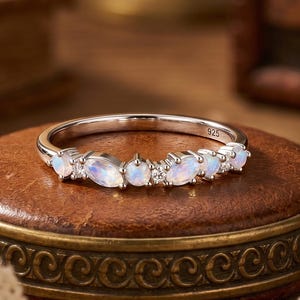 Stapelring regenboogmaansteen, 925 sterlingzilveren ring voor vrouwen, hemelse maansteenclusterring, halve eeuwigheid trouwring