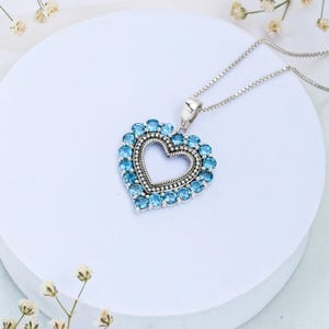 Collar con colgante de corazón de piedras preciosas, colgante de corazón de topacio azul suizo, joyería de plata de ley 925, regalo para una ocasión especial.