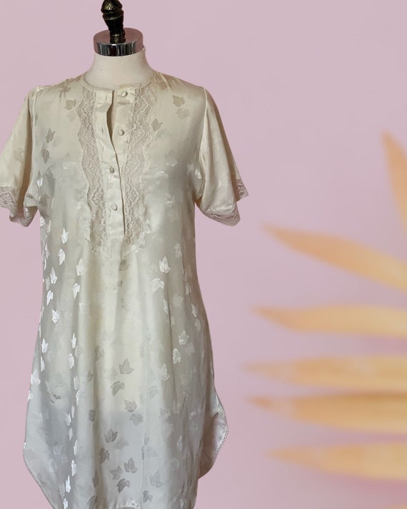 1970s Barbizon nightgown