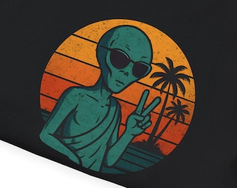 Retro Alien Graphic T-Shirt: Softstyle Unisex Sci-Fi Tee