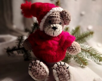 Oso amigurumi con traje navideño. Un maravilloso peluche para un niño para Navidad y más. / Colección Abrázame