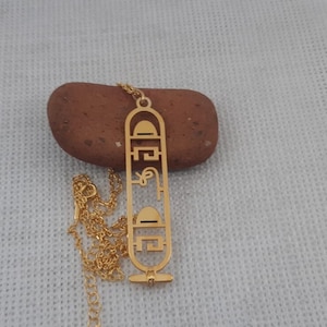 エジプトのカルトゥーシュネックレス、カスタムメイドのカルトゥーシュペンダント、シルバーの古代エジプトの象形文字のカルトゥーシュジュエリー、エジプトの名前のネックレス