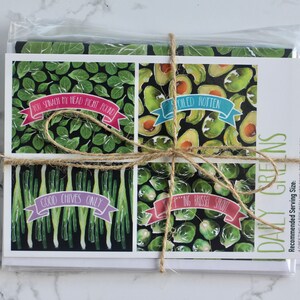 Paquet de cartes de vœux imprimées Daily Greens avec blanc à l’intérieur | 4 cartes à thème végétales | Toutes les occasions | choux de Bruxelles, épinards, ciboulette, avo