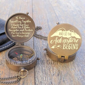 Adventure Awaits- Gravur Jahrestag Geschenk Kompass- Personalisiertes Geschenk Kompass-An meinen Sohn Geschenk-Graviert Kompass Geschenk Mann Frau Geschenk