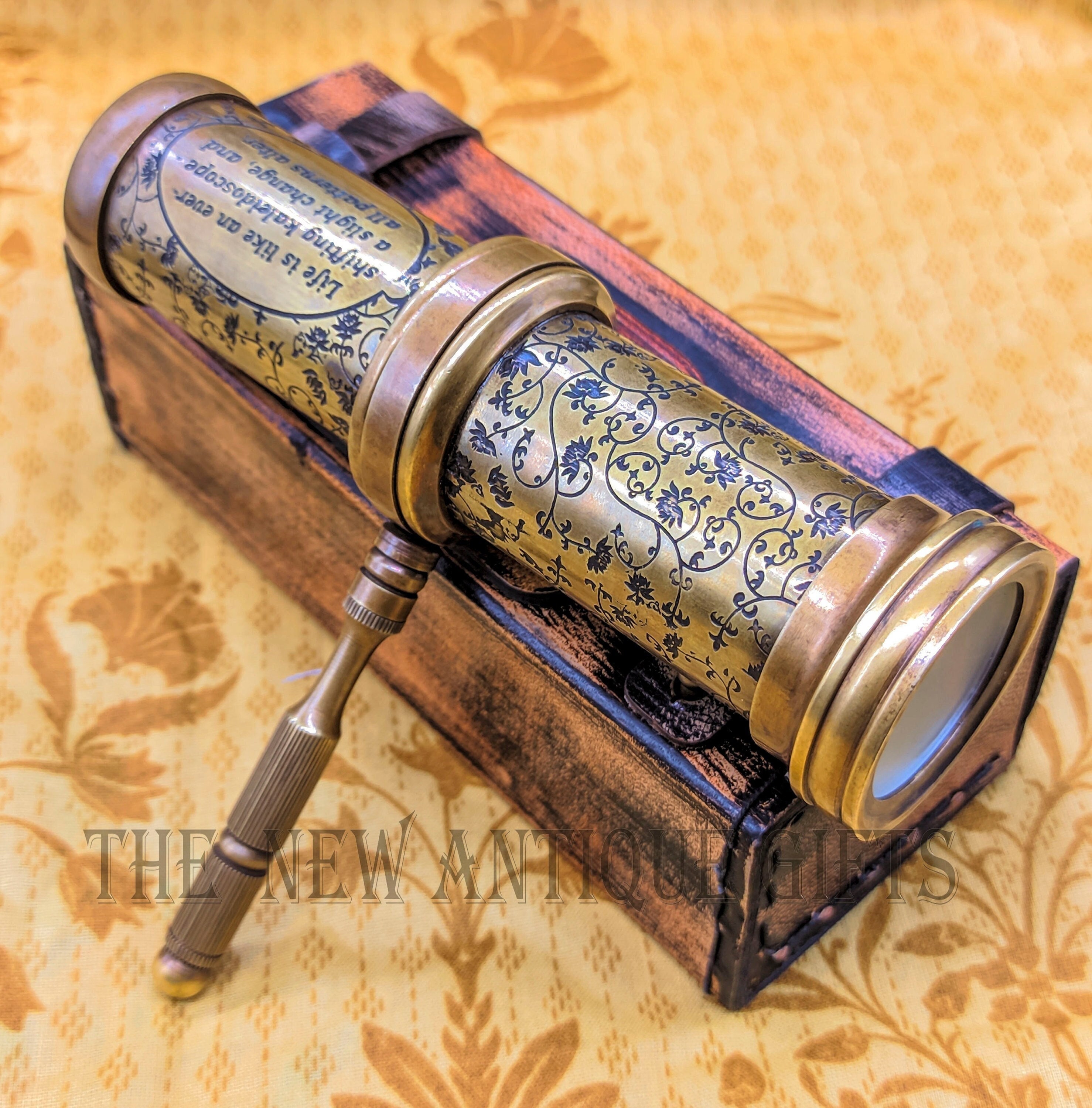 C100 竹箒 Kaleido Works C100 竹箒 Kaleido Works This elegant wooden kaleidoscope