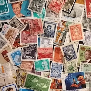 Briefmarken mit zufälligen Vintage World Timbres: Ephemera für Journals & Collage. Briefmarken, Francobolli, Sellos Postales, Briefmarken.