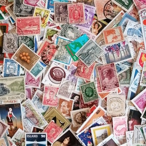 Sellos postales del mundo, sellos antiguos usados al azar, sellos postales del mundo, efímeras postales para revistas, collages, coleccionismo y manualidades. Filatelia.