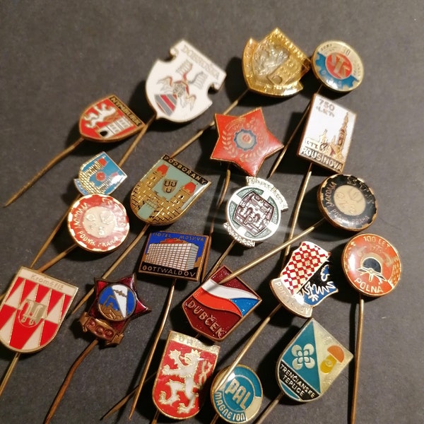 Old, vintage metal stick pins. The pins are all made of metal and often have beautiful images of cities or buildings.
