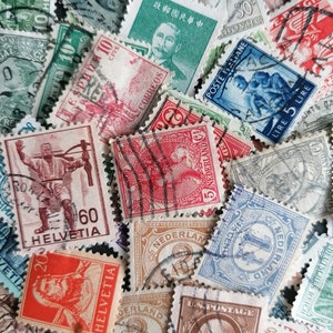 50 sellos postales antiguos. Serie de sellos postales de finales del siglo XIX y principios del XX. Filatelia.