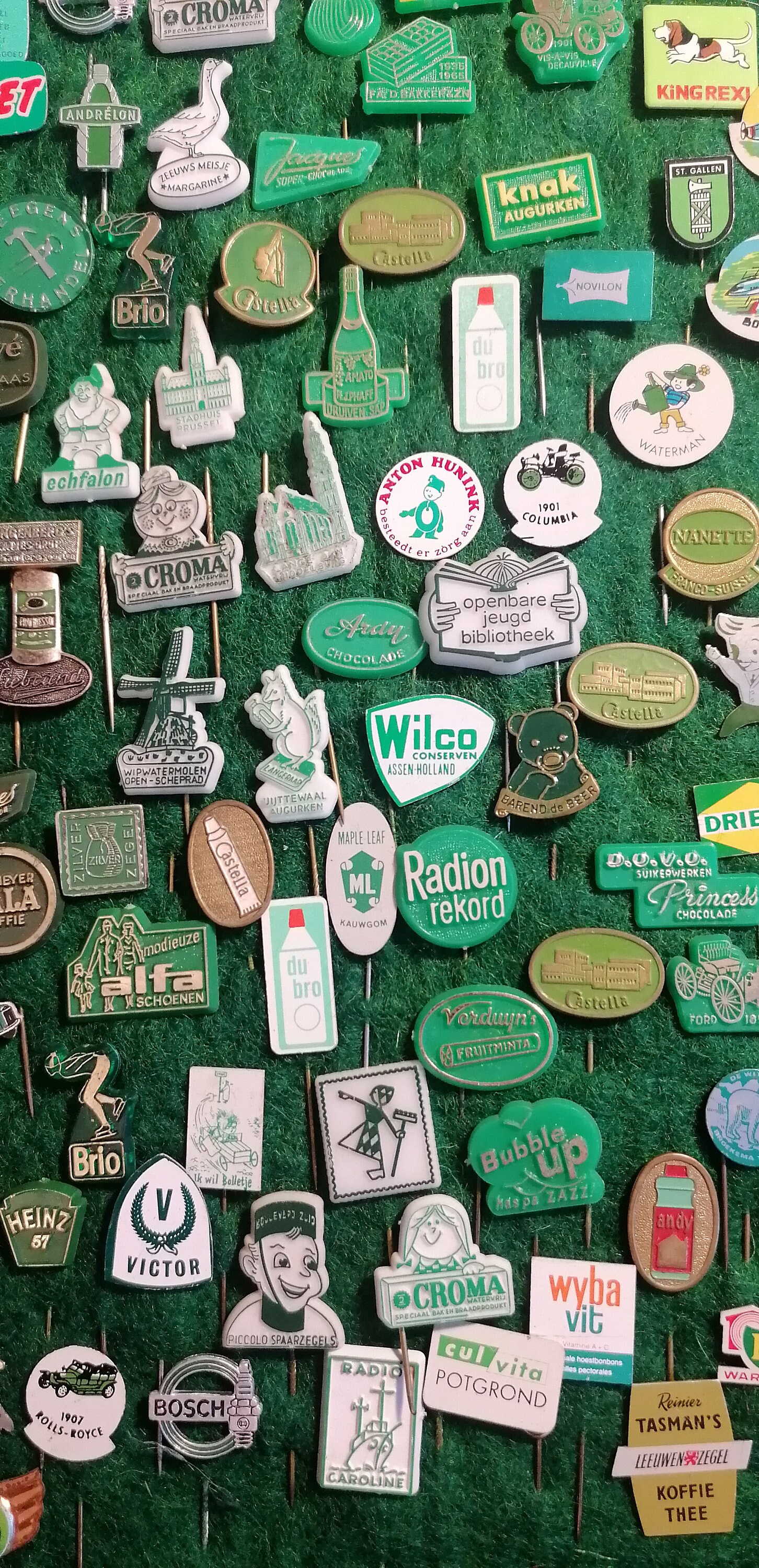 Vintage metal stick pins. Pins that were previously issued as promotional material from various manufacturers. Main color GREEN. Rare item.