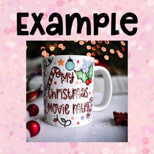 Pu&ograve; includere: Tazza in ceramica bianca a tema film natalizio. La tazza ha una canna di zucchero rossa e bianca, agrifoglio, stelle e il testo "My Christmas Movie Mug".