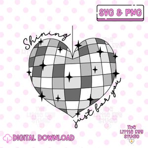 Op de afbeelding: Zwart-witte afbeelding van een hartvormige discobal met de tekst "Shining just for you".