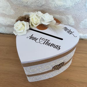 Urne coeur mariage,  champêtre, dentelle,  jute, fleurs personnalisée
