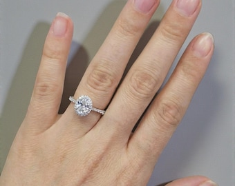 Sterling Silver Oval Halo Ring, Sparkle Engagement Band, CZ Promise Ring, Luxury Anniversary Gift, Elegant Statement Jewelry for Her, Bridal