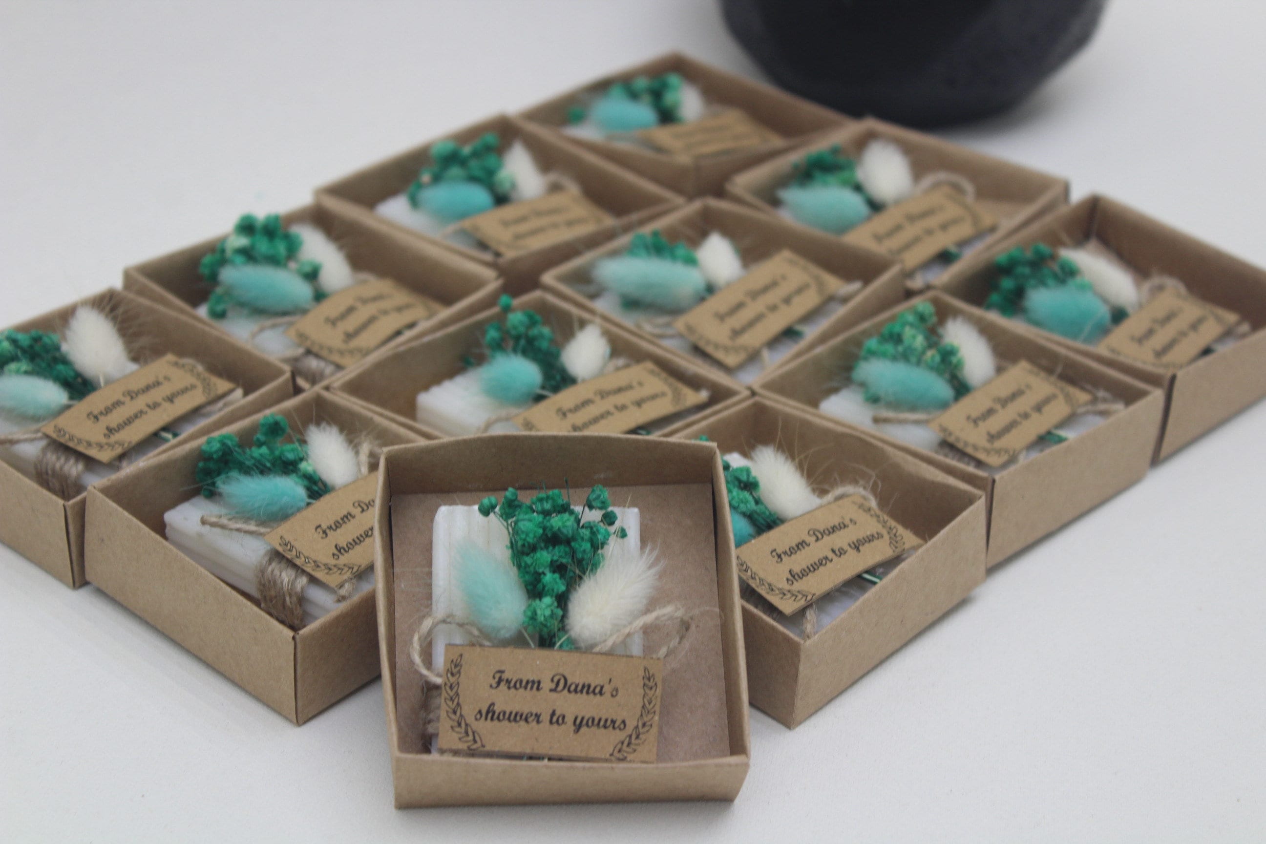 Alignement De Différentes Barres De Savon Faites à La Main Sur La Table