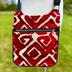 Bolso bandolera brillante / Estampado de terciopelo rojo desgastado / Bolso de mano de tela tapizada / Monedero de viaje seguro / Cartera de viaje / Bolso bandolera