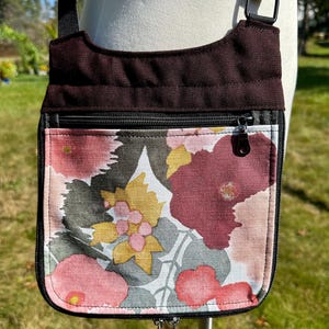 Bolso bandolera brillante / Bolso de mano con motivo floral rojo / Bolso de mano de tela tapizada / Monedero de viaje seguro / Cartera de viaje pequeña / Bandolera con flores llamativas