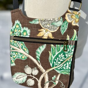 Bolso bandolera brillante / Bolso de mano de tela tapizada con estampado floral de lino marrón y verde / Bolso de viaje forrado / Cartera pequeña / Bolso tipo mensajero