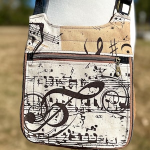 Bolso bandolera brillante / Estampado musical en pergamino / Bolso de mano tapizado / Monedero de viaje forrado / Cartera pequeña / Bolso bandolera con notas marrones