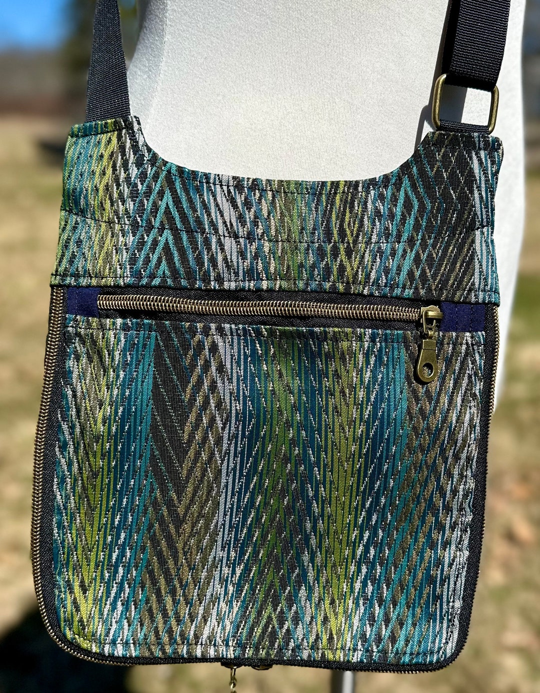 Zig Zag Purple Pattern Print Crossbody bags
