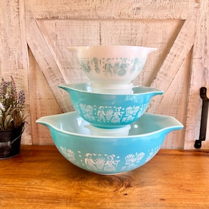 Pyrex Butterprint set Vintage Pyrex Amish Butterprint Pyrex Mixing bowls Housewarming Gift For Her